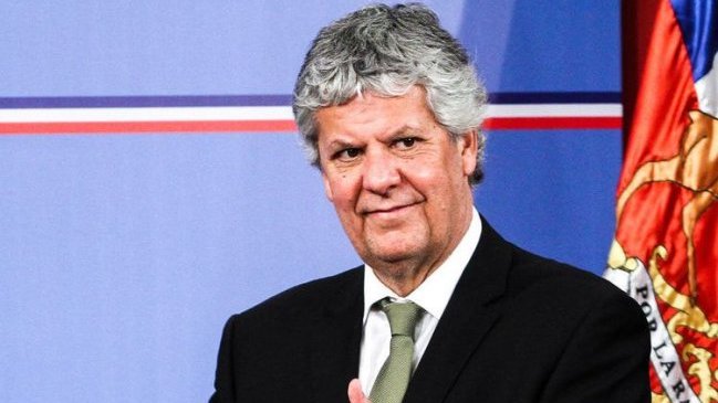 Secundarios presentarán requerimiento contra ministro Eyzaguirre en Contraloría