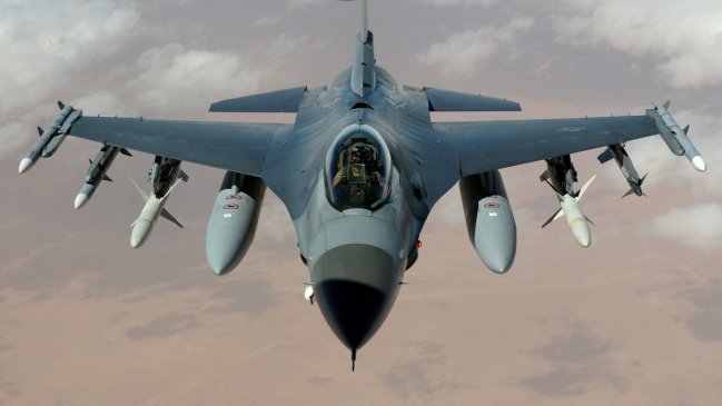 Aeropuerto de Antofagasta suspendió vuelos tras aterrizaje de emergencia de un F-16