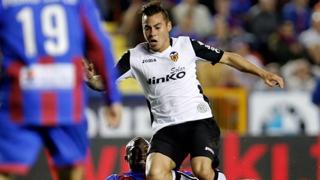 Eduardo Vargas sufrió nueva caída junto a Valencia por la liga española