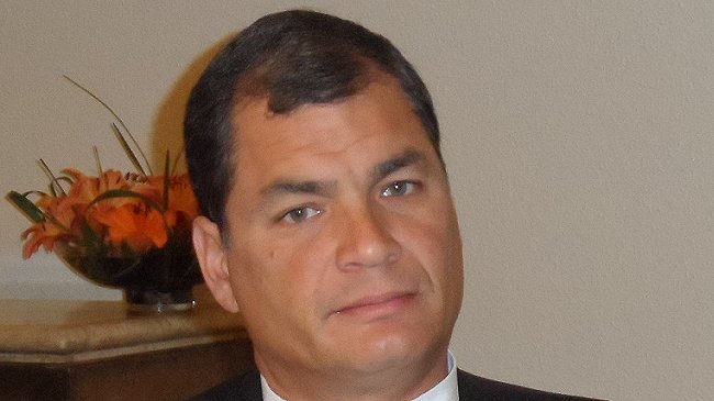 Rafael Correa: La base de una democracia es la educación pública