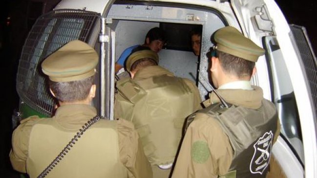 Carabineros investiga violentos asaltos con amenazas a menores de edad