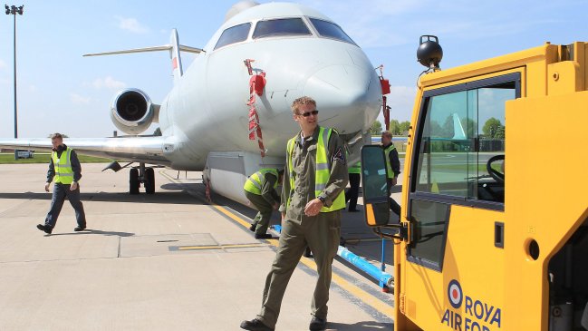 Avión militar británico se suma a búsqueda de las niñas nigerianas secuestradas