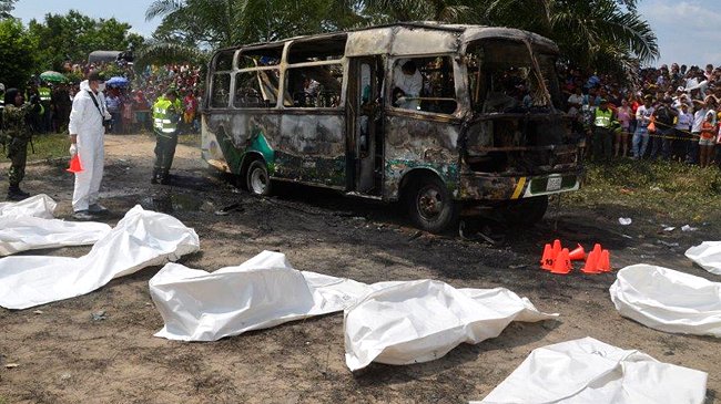 Conmoción en Colombia por muerte de 30 niños en incendio de un autobús