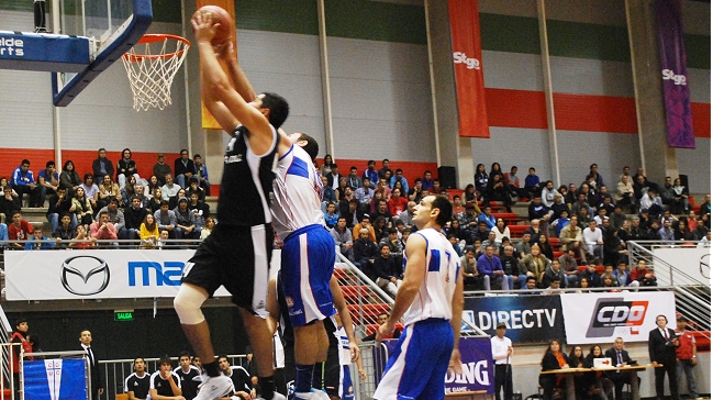 CSD Colo Colo batió a la UC en la Libcentro