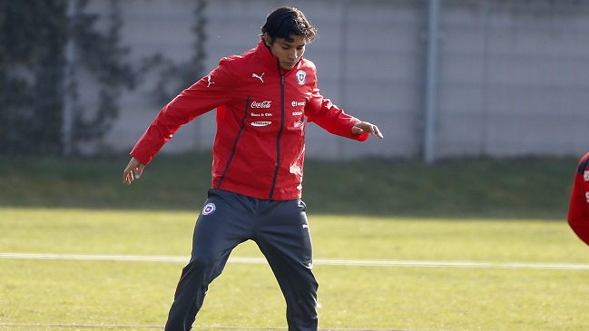 Matías Fernández viajó a Santiago con lesión de tobillo que alertó a Sampaoli