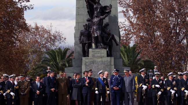 Así fue la conmemoración por la Glorias Navales en Santiago
