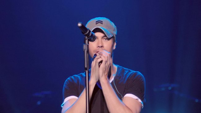 Enrique Iglesias recordó que su primera novia fue chilena