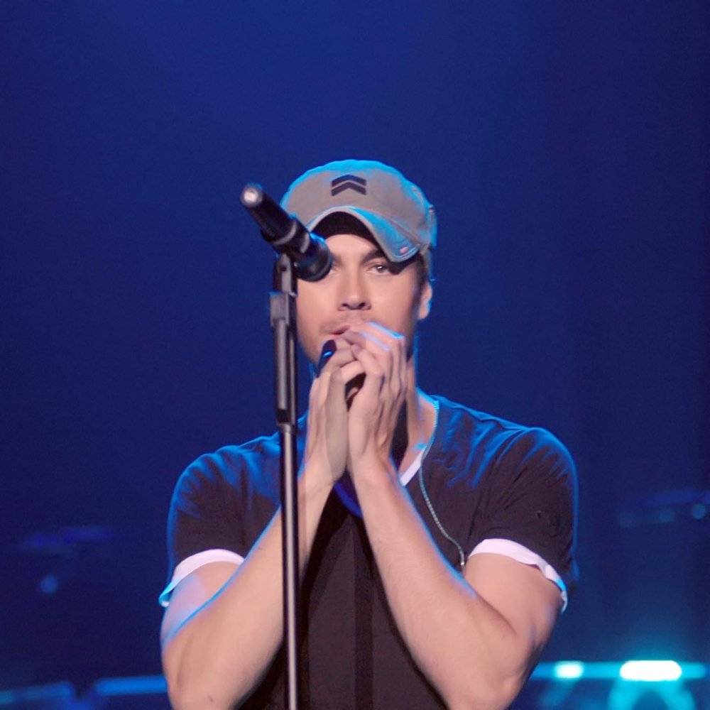 Enrique Iglesias recordó que su primera novia fue chilena