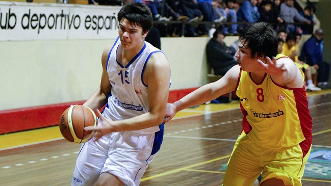 Español de Osorno es sólido líder en la Liga Saesa