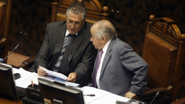 Senadores DC se reunieron para abordar postura frente a reforma tributaria