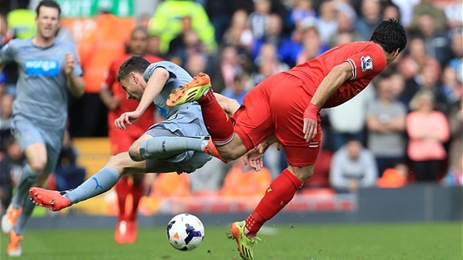 Defensor que originó lesión de Luis Suárez recibió amenazas de muerte