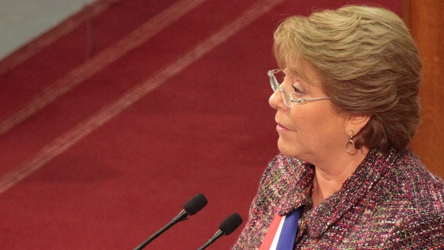 Encuesta Cooperativa: Amplio apoyo a propuestas de Bachelet sobre reforma educacional y aborto