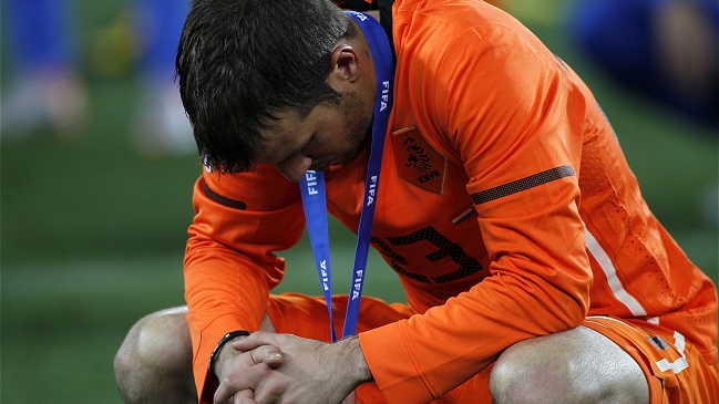 Holanda sufrió la sensible baja de Rafael Van der Vaart para el Mundial de Brasil 2014