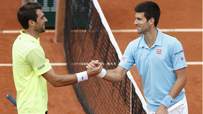 Novak Djokovic avanzó casi sin contratiempos a la tercera ronda de Roland Garros