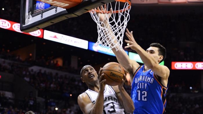 San Antonio Spurs derrotó a Oklahoma y sacó ventaja en la final del Oeste