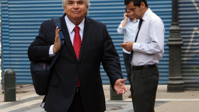 Chadwick: No es necesario que intendente Huenchumilla se queme por la paz