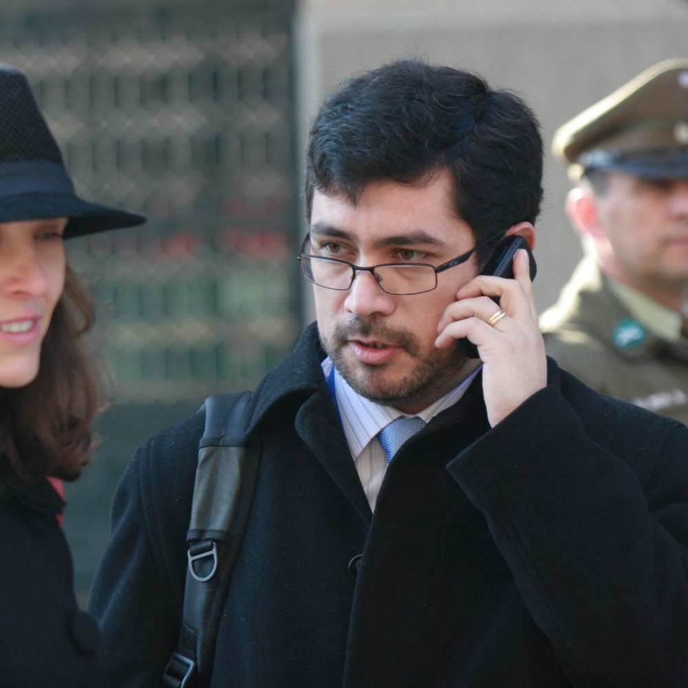 Gobierno prevé caída en los precios de la telefonía móvil