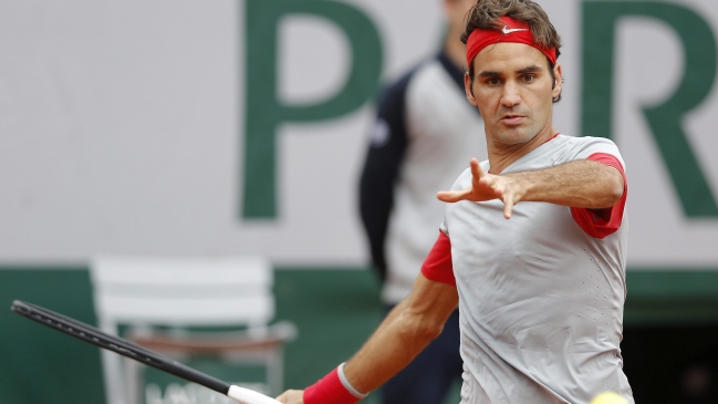 Federer cedió su primer set, pero sigue en carrera en Roland Garros
