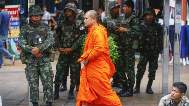 Junta militar tailandesa prometió elecciones a fines de 2015