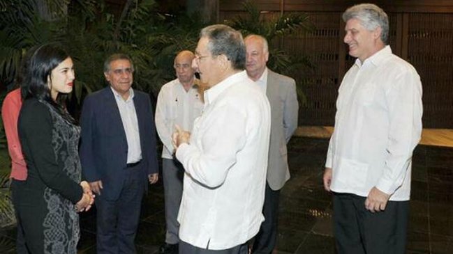 Raúl Castro recibió en La Habana a Guillermo Teillier y Karol Cariola