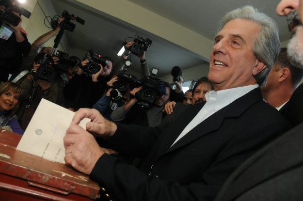 Uruguayos acuden a las urnas en elecciones primarias