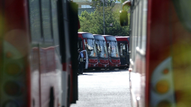 Conductor de Transantiago permanece grave y con el 90 por ciento del cuerpo quemado