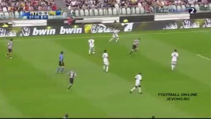 Zidane y Seedorf brillaron con golazos en duelo entre leyendas de Real Madrid y Juventus