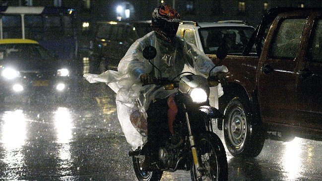 Lluvia obliga a Metro a disminuir velocidad de trenes