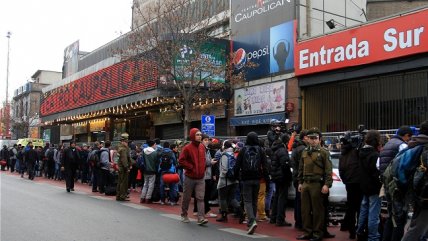 Venta de bodega de PC Factory genera larga fila