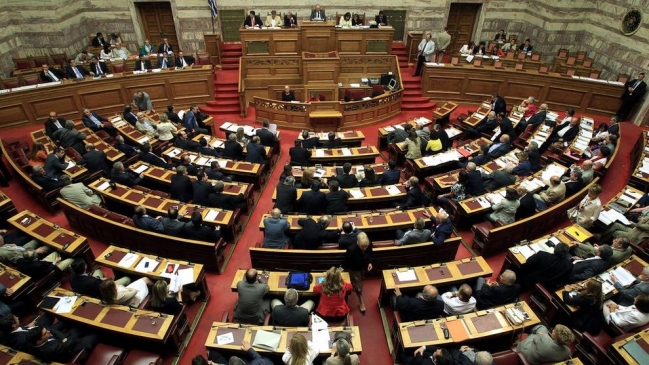 Escándalo en Grecia: Parlamentarios se dieron cuatro meses de vacaciones