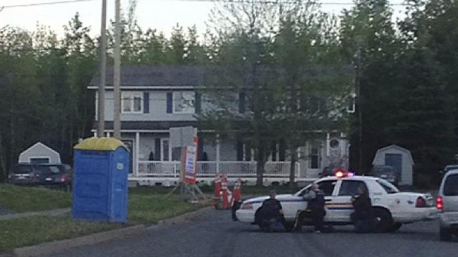 Tres policías muertos y dos heridos dejó tiroteo en Canadá