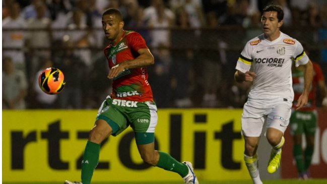 Santos compró el pase de Eugenio Mena