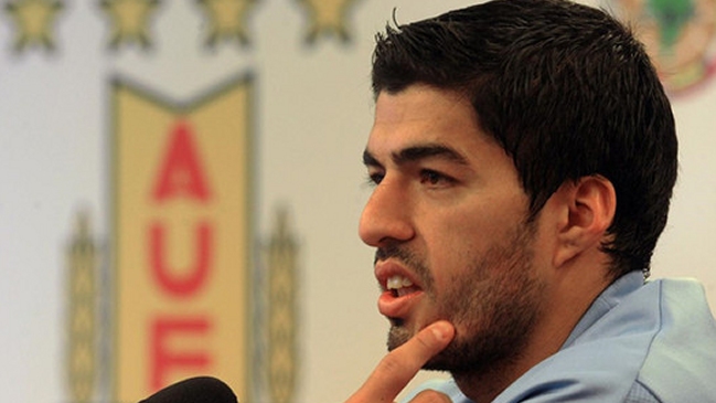 Luis Suárez volvió a entrenar con la selección uruguaya tras su operación a la rodilla izquierda
