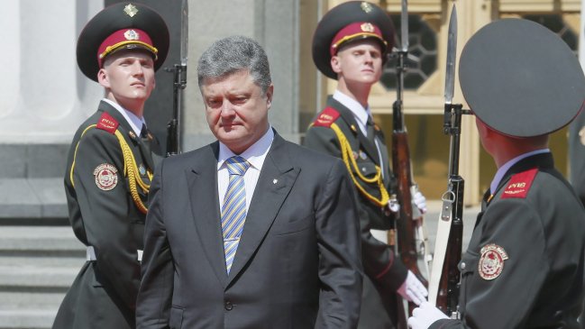 Poroshenko anunció un plan de paz en Ucrania al asumir presidencia