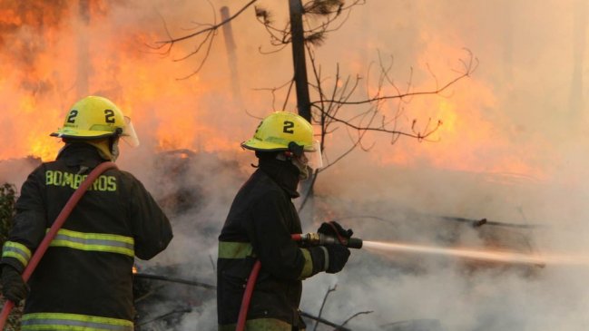 Proponen que trabajadores que sean bomberos no pierdan sueldos en catástrofes