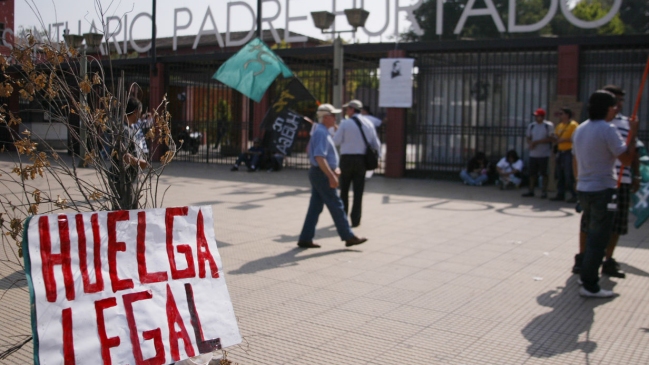 Trabajadores del Hogar de Cristo iniciaron huelga este lunes