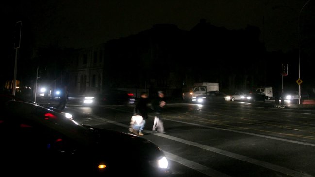 Cortes de luz afectan a varias comunas de Santiago