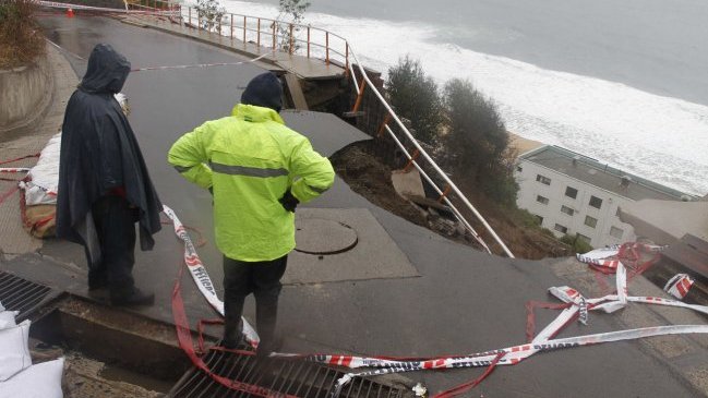 MOP se dio cuatro meses para recuperar vía destruida por socavón en Reñaca