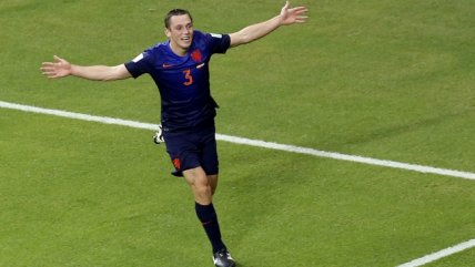   Con un excelente cabezazo, Stefan de Vrij estiró la diferencia de Holanda sobre España 