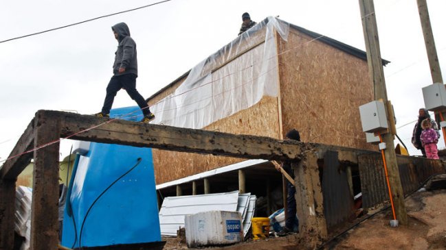 Delegado mostró a damnificados de Valparaíso alternativas de viviendas definitivas