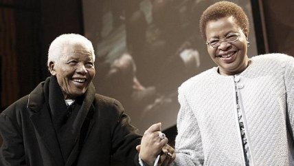 Secretaria de Mandela reveló las humillaciones familiares que sufrió su viuda
