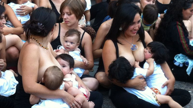 Facebook ahora permite fotos de mujeres amamantando