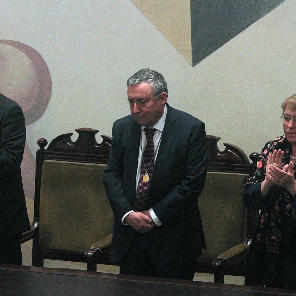 Vivaldi asumió como rector de la Universidad de Chile con propuesta para congelar aranceles
