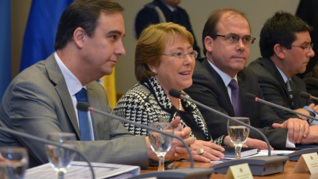 Bachelet respondió a cuestionamientos de la DC a reformas