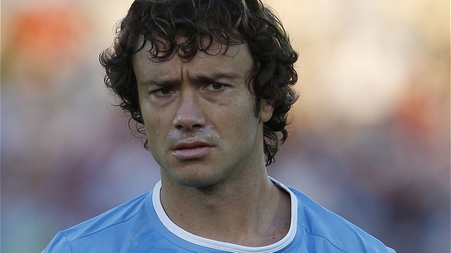 El capitán uruguayo Diego Lugano se perderá el duelo con Inglaterra