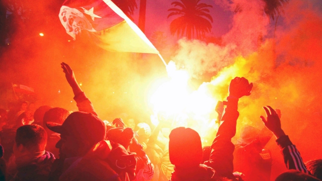 Advierten problemas de transporte para este jueves tras ataque a buses del Transantiago