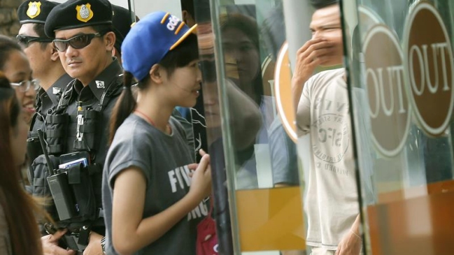 Tailandia defendió su legitimidad tras reunirse con representante de la UE