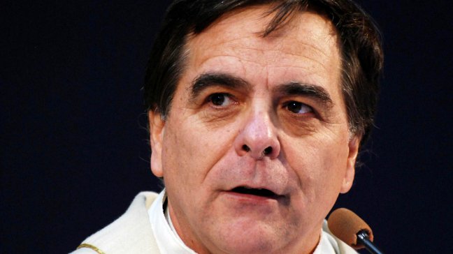 Sacerdote Felipe Berríos llama a reconocer el matrimonio homosexual: 