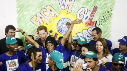   Príncipe Harry visitó proyecto de rehabilitación en Sao Paulo a días de viajar a Chile 