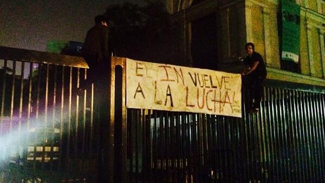 Alumnos del Instituto Nacional decidieron retomarse el establecimiento